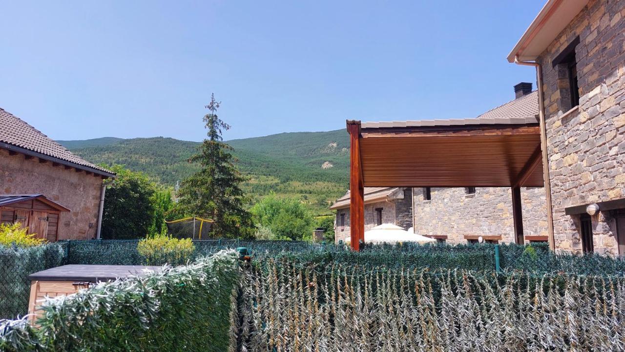 Apartamentos Castiello De Jaca 3000 Exteriör bild