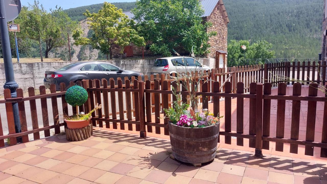 Apartamentos Castiello De Jaca 3000 Exteriör bild